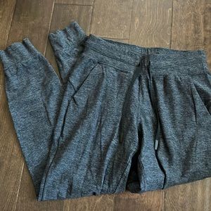 Lululemon joggers size 6